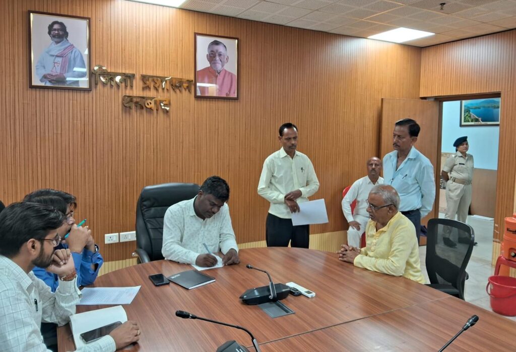 Assistant Director of Social Security listened to the problems of the public.