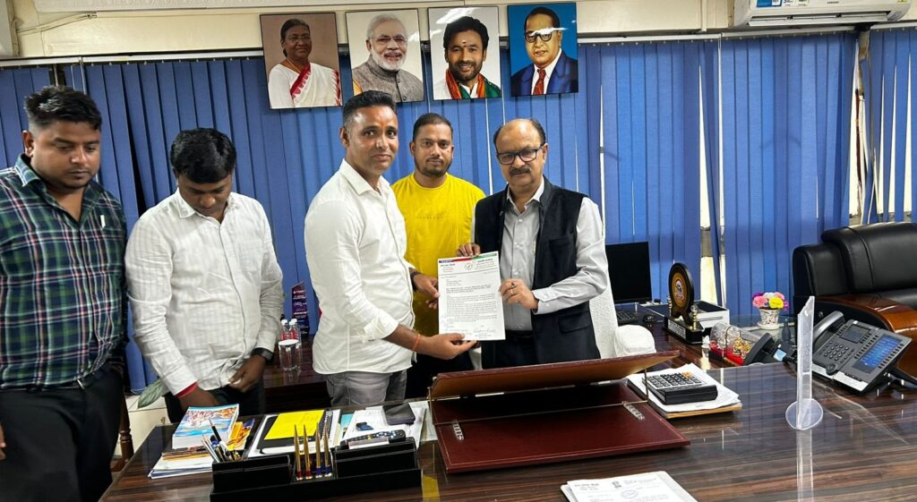 AJSU leaders met the CMD regarding the illegal work of the outsourcing company.