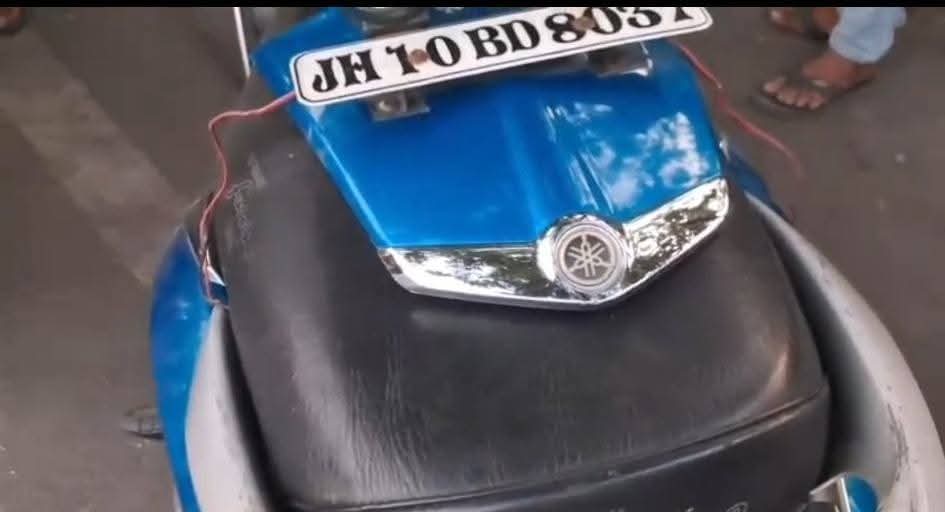 Strong collision between scooter and bike, youth died, condition of four is critical.