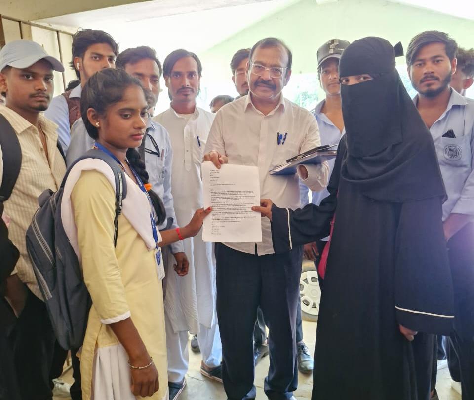 JMM Chhatra Morcha expressed concern over the shortage of teachers.