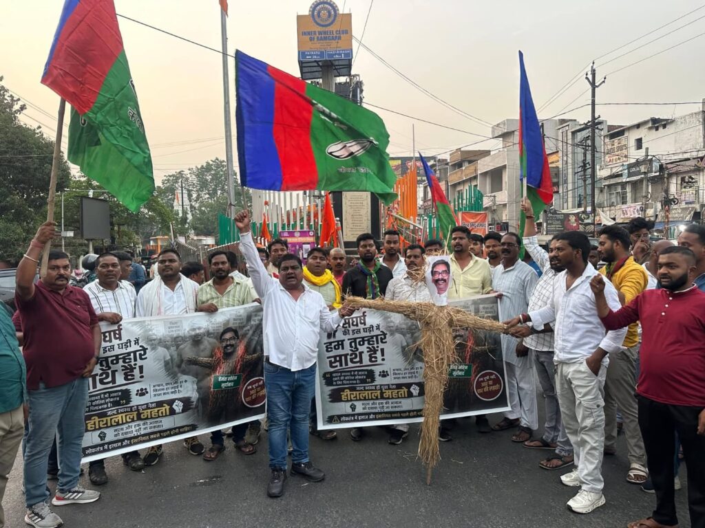 AJSU burnt the effigy of the Chief Minister in Ramgarh.