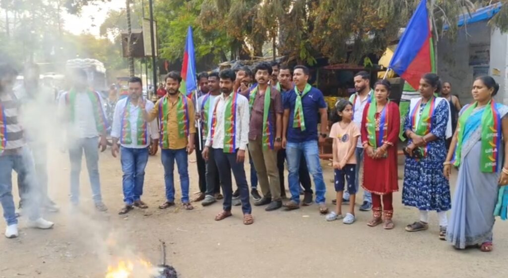 Burning of effigy of Chief Minister in protest against the attack and arrest of AJSU Party leaders and workers.