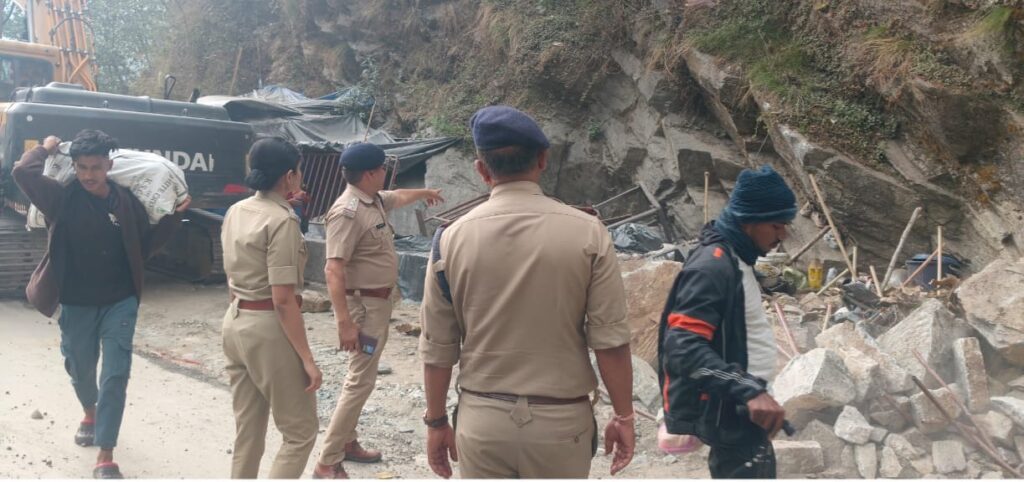 SP took stock of the broken rock area of ​​Hanuman temple located in Sonprayag.
