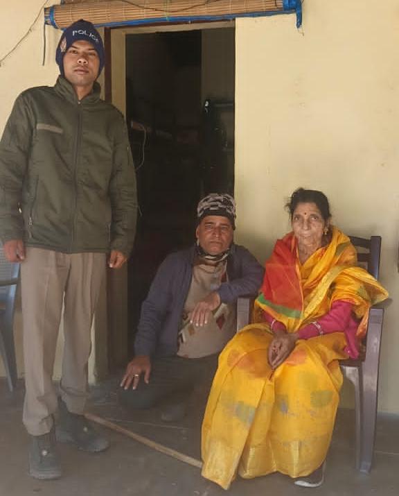 Vigilance of Rudraprayag Police, 82-year-old elderly woman who got separated on Kedarnath Yatra route was reunited with her family safely.