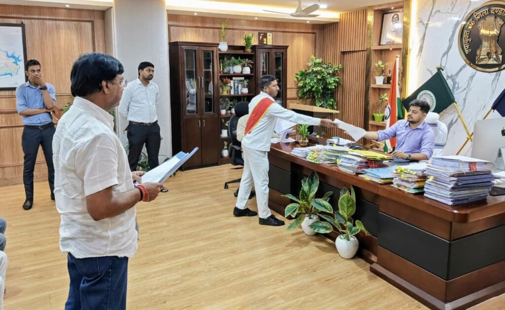 The Deputy Commissioner listened to the problems of the common people in the Janata Darbar.