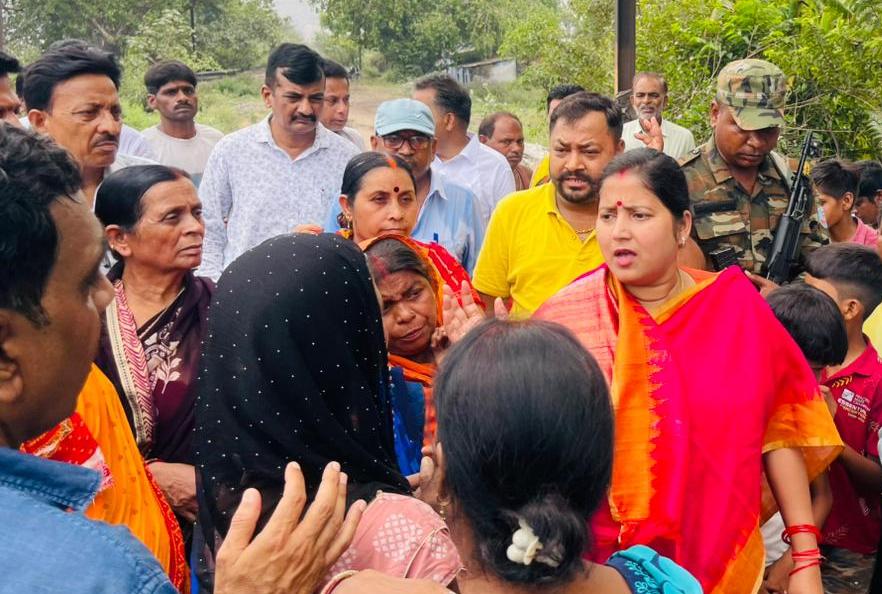 Jharia MLA took stock of landslide affected areas of Baghmara Assembly, 10 displaced families got immediate accommodation.