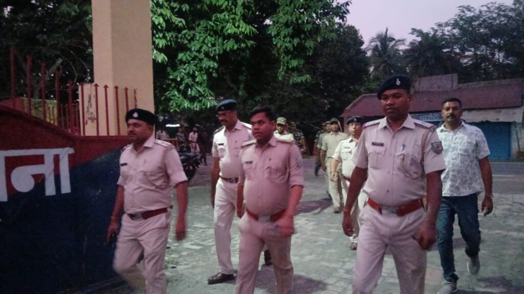 Nala police took out flag march on Bakrid, gave message of peace.