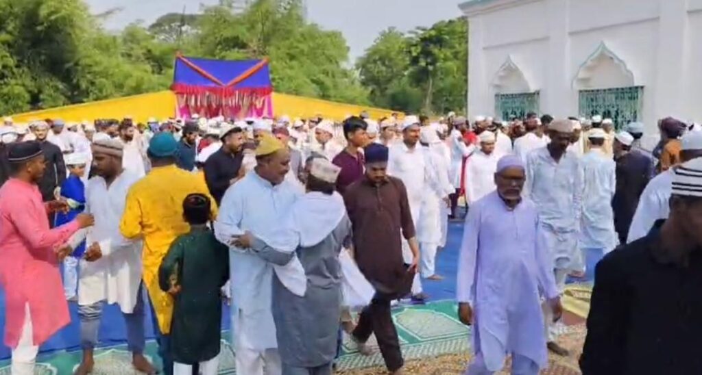 The festival of Bakrid was celebrated with full enthusiasm and brotherhood in Jamtara.