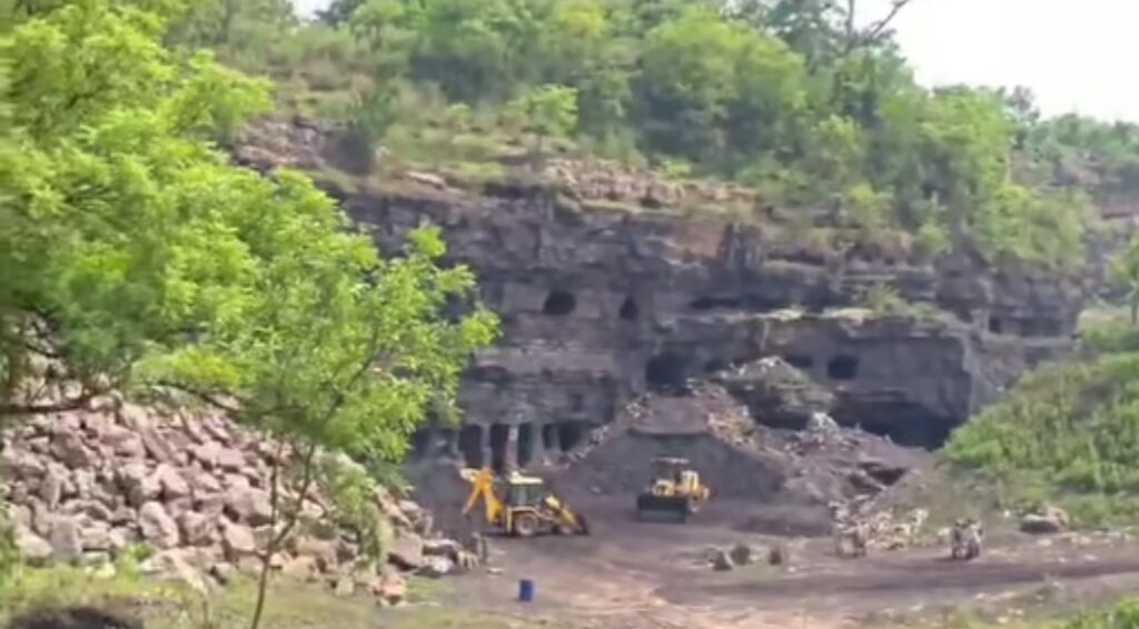 CISF took action against illegal mining, conducted raids and closed the mouths