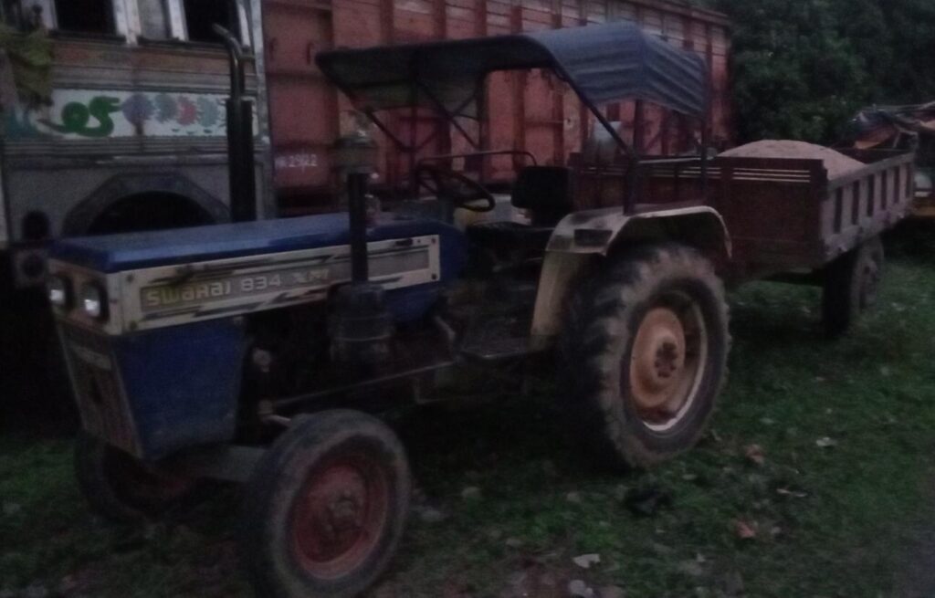 Three tractors loaded with illegal sand seized in Nala police station area