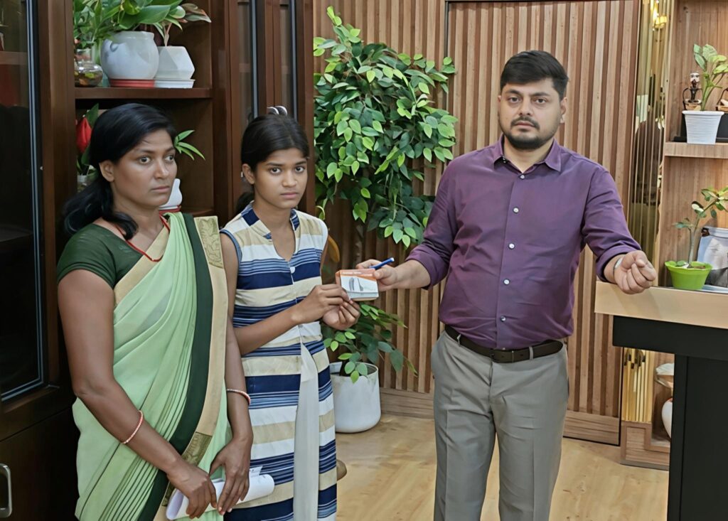 Sensitive initiative of Deputy Commissioner in Janata Darbar, hearing aid immediately provided to the girl