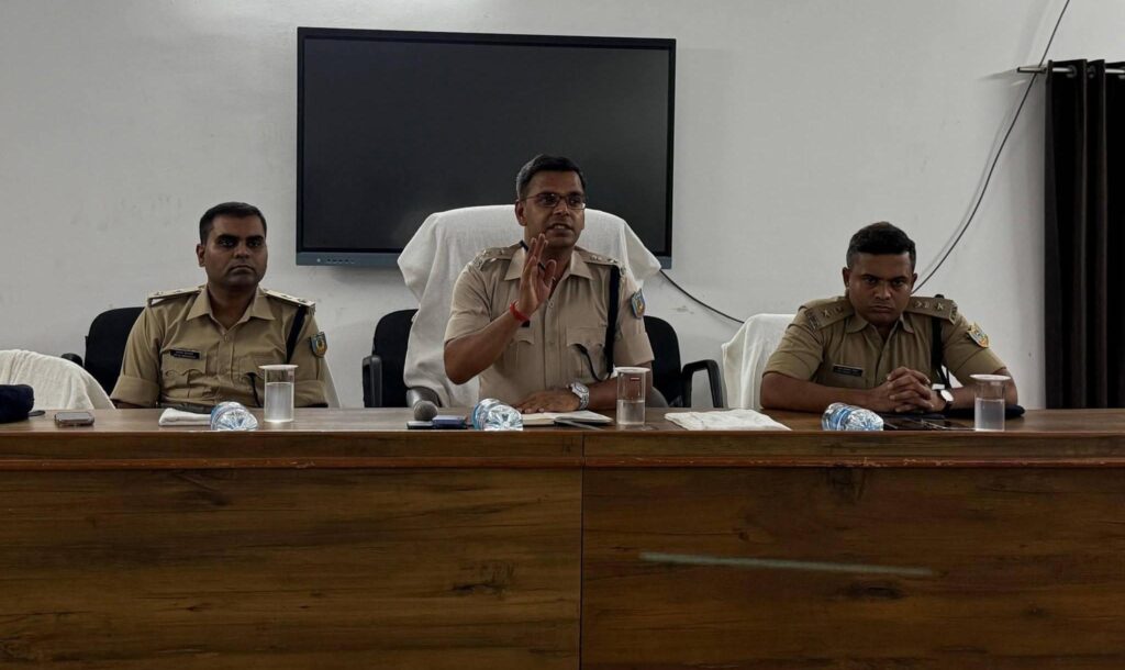 Special workshop organized under the leadership of SSP Prabhat Kumar at Dhanbad Police Center.