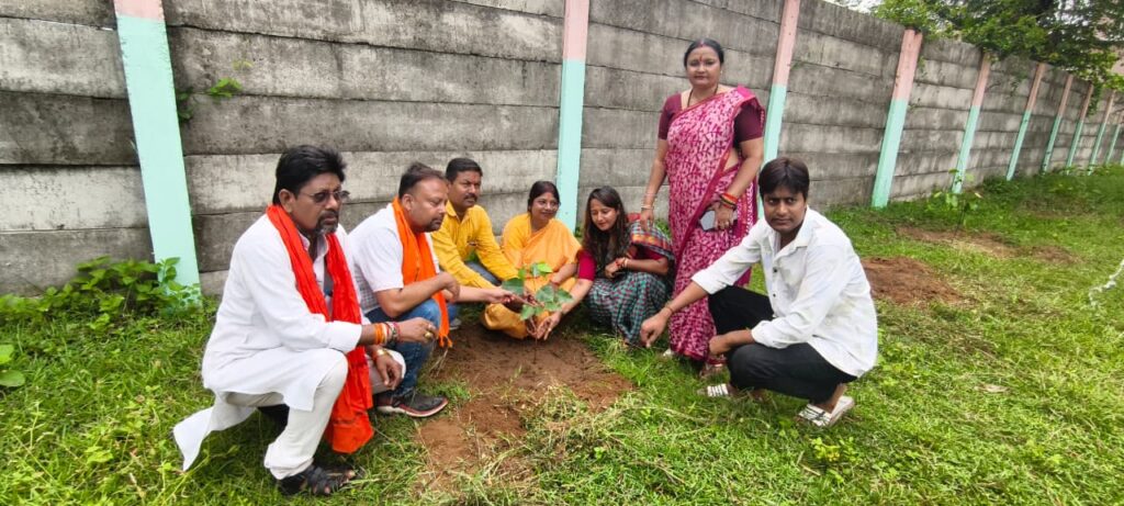 'One tree in mother's name' campaign started in BJP office