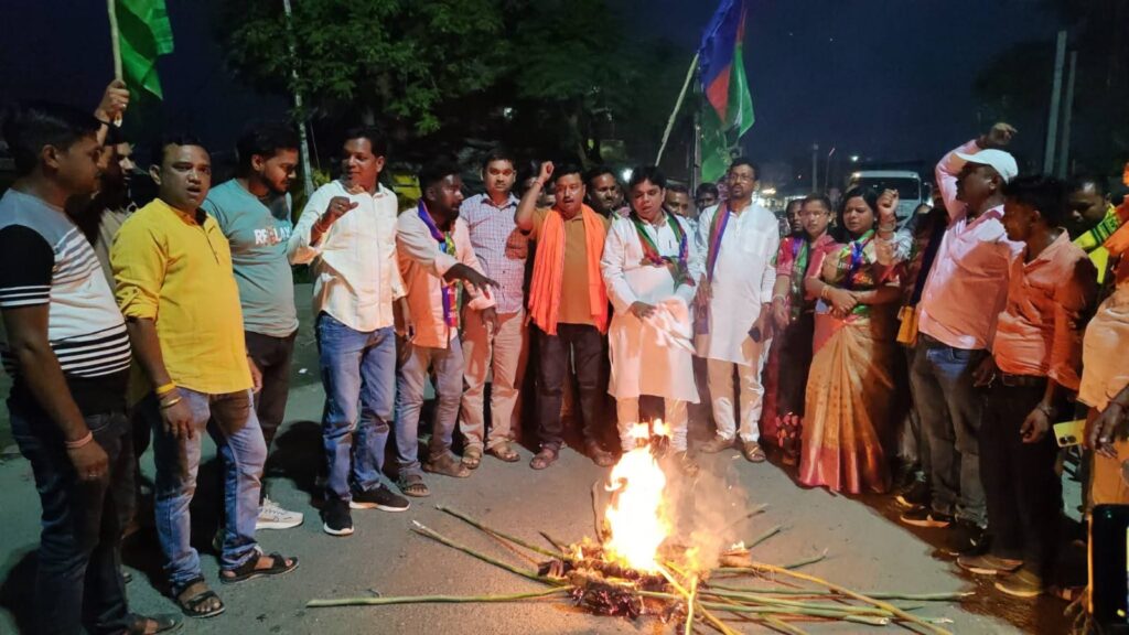 Torch procession of AJSU party in protest against the incident in Bansjoda colony.