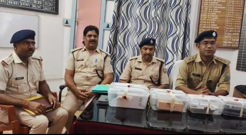 Minor thief gang busted in Jamtara, 10 mobile phones recovered