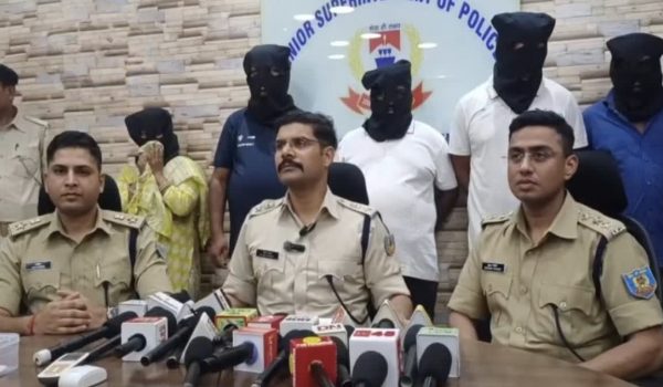 Organized drugs network busted, police arrested 5 people including a couple.