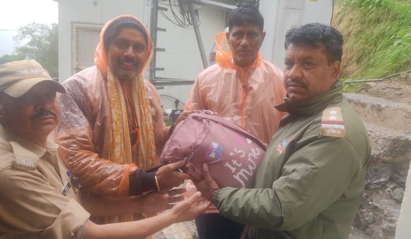Rudraprayag Police found and returned the lost bag of a devotee of Andhra Pradesh on the Kedarnath Yatra route, the devotee expressed gratitude.