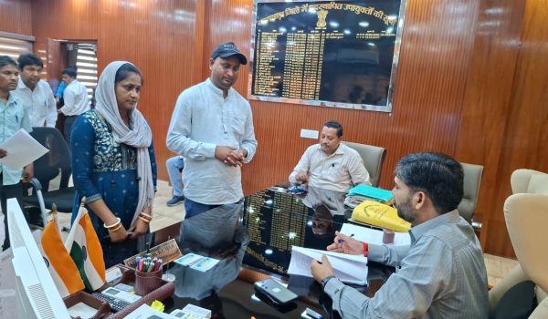 The Deputy Commissioner listened to the problems of the common people in the Janata Darbar organized in his office cell.