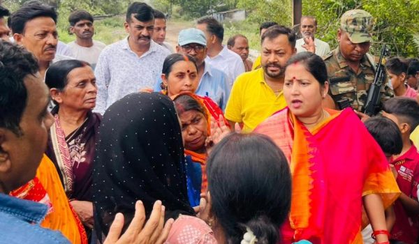 Jharia MLA took stock of landslide affected areas of Baghmara Assembly, 10 displaced families got immediate accommodation.