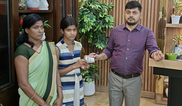 Sensitive initiative of Deputy Commissioner in Janata Darbar, hearing aid immediately provided to the girl