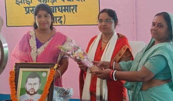 Martyr Shakti Nath Mahato's photo was installed in Jhinjhipahadi Panchayat Bhawan.