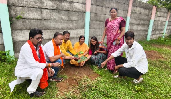 'One tree in mother's name' campaign started in BJP office