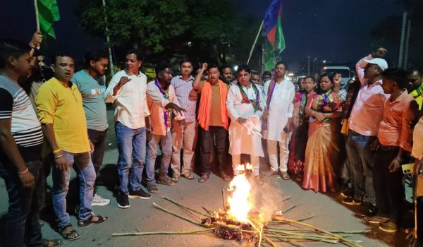 Torch procession of AJSU party in protest against the incident in Bansjoda colony.