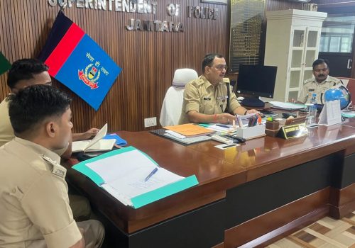 SP's monthly crime review meeting in Jamtara