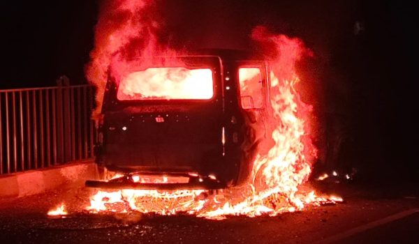 Massive fire breaks out in a moving Scorpio on NH-2 at Nirsa; vehicle reduced to ashes.